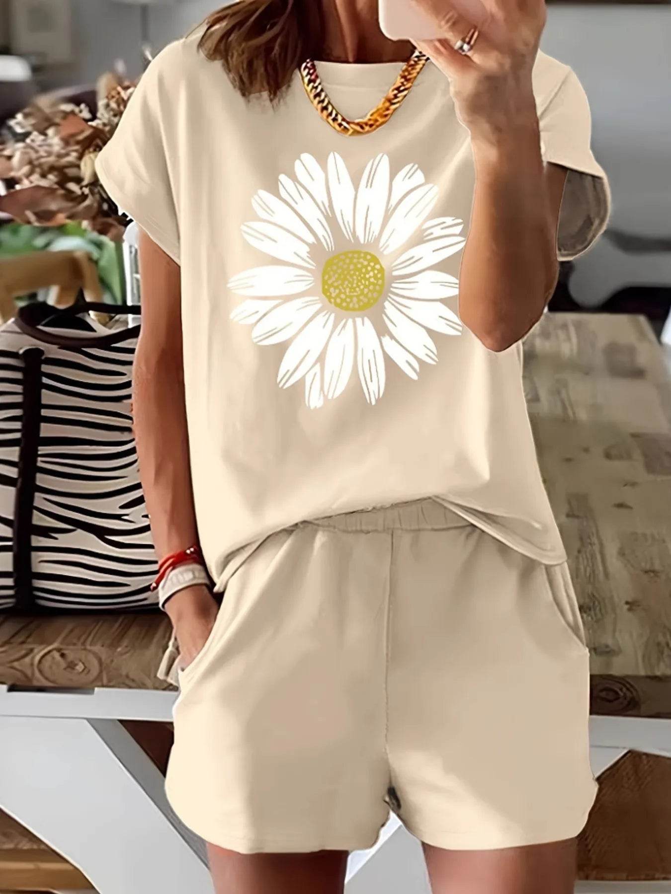 Daisy Short Sleeve Top and Shorts Two Piece Set - ELY VESSA LLC