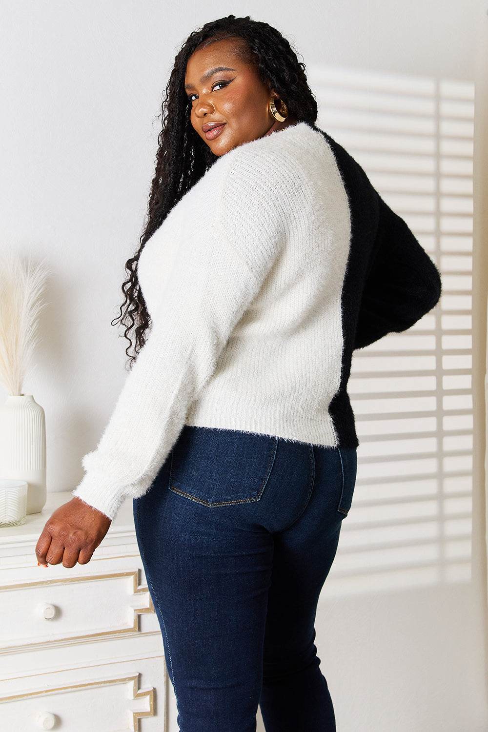 Angel Wings Woven Right Contrast Button-Front V-Neck Cardigan - ELY VESSA LLC