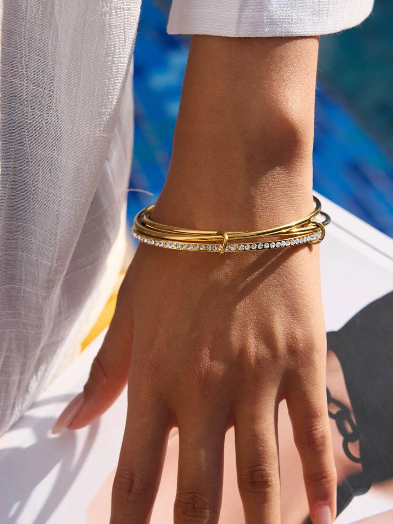 18K Gold-Plated Crossover Inlaid Zircon Bracelet - ELY VESSA LLC