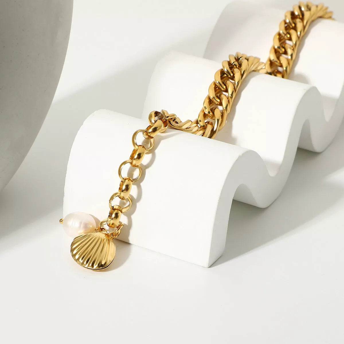 18K Gold-Plated Freshwater Pearl Shell Bracelet - ELY VESSA LLC
