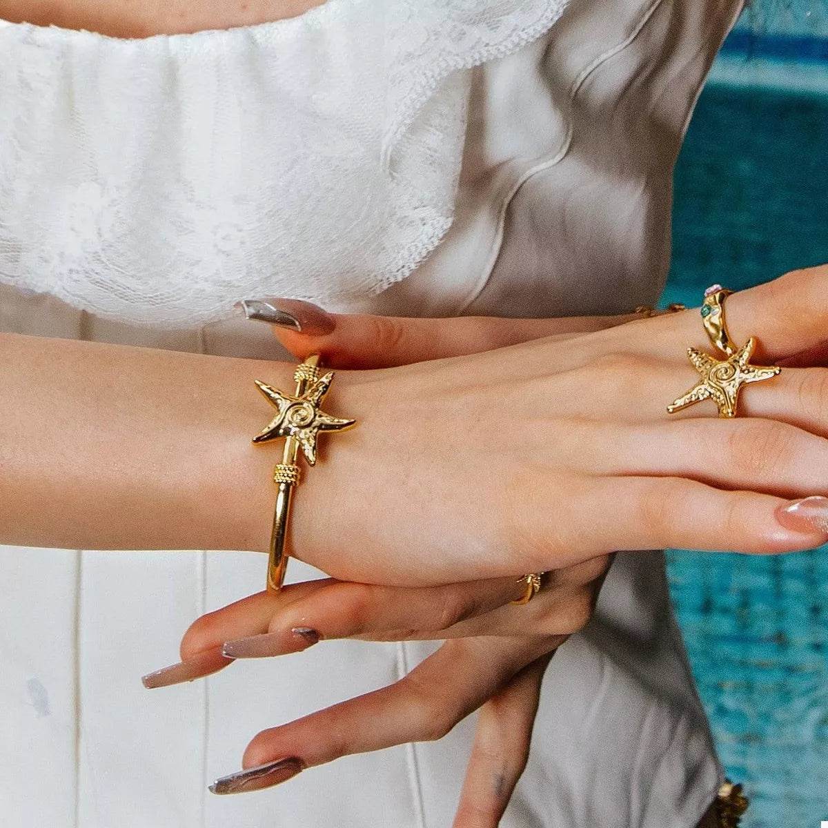 18K Gold-Plated Starfish Open Bracelet - ELY VESSA LLC