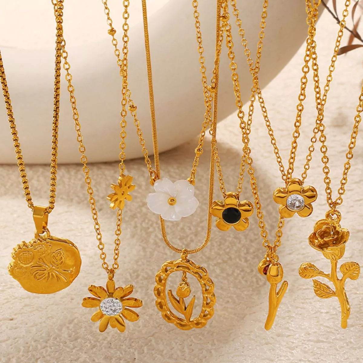 18K Gold-Plated Stainless Steel Flower Pendant Necklace - ELY VESSA LLC