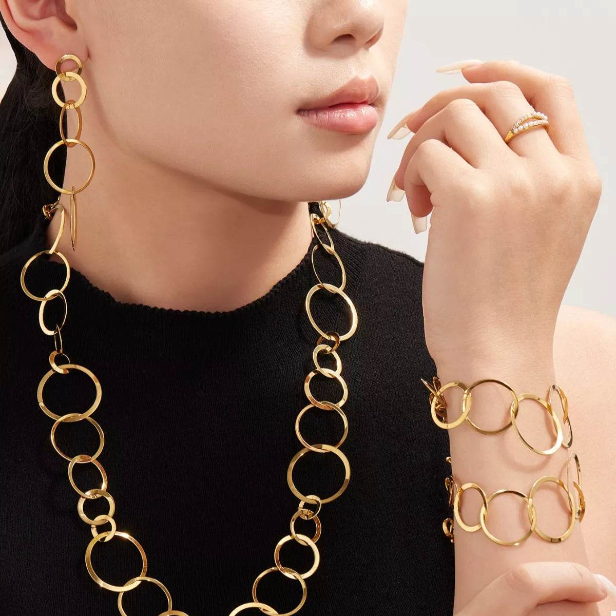 18K Gold-Plated Titanium Steel Round Bracelet - ELY VESSA LLC