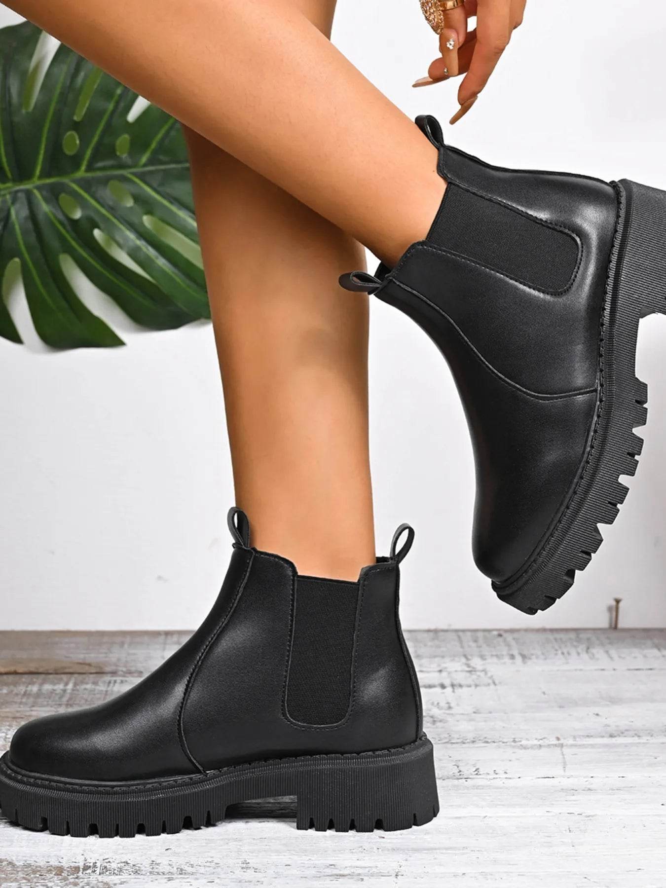 Round Toe Platform Boots - ELY VESSA LLC