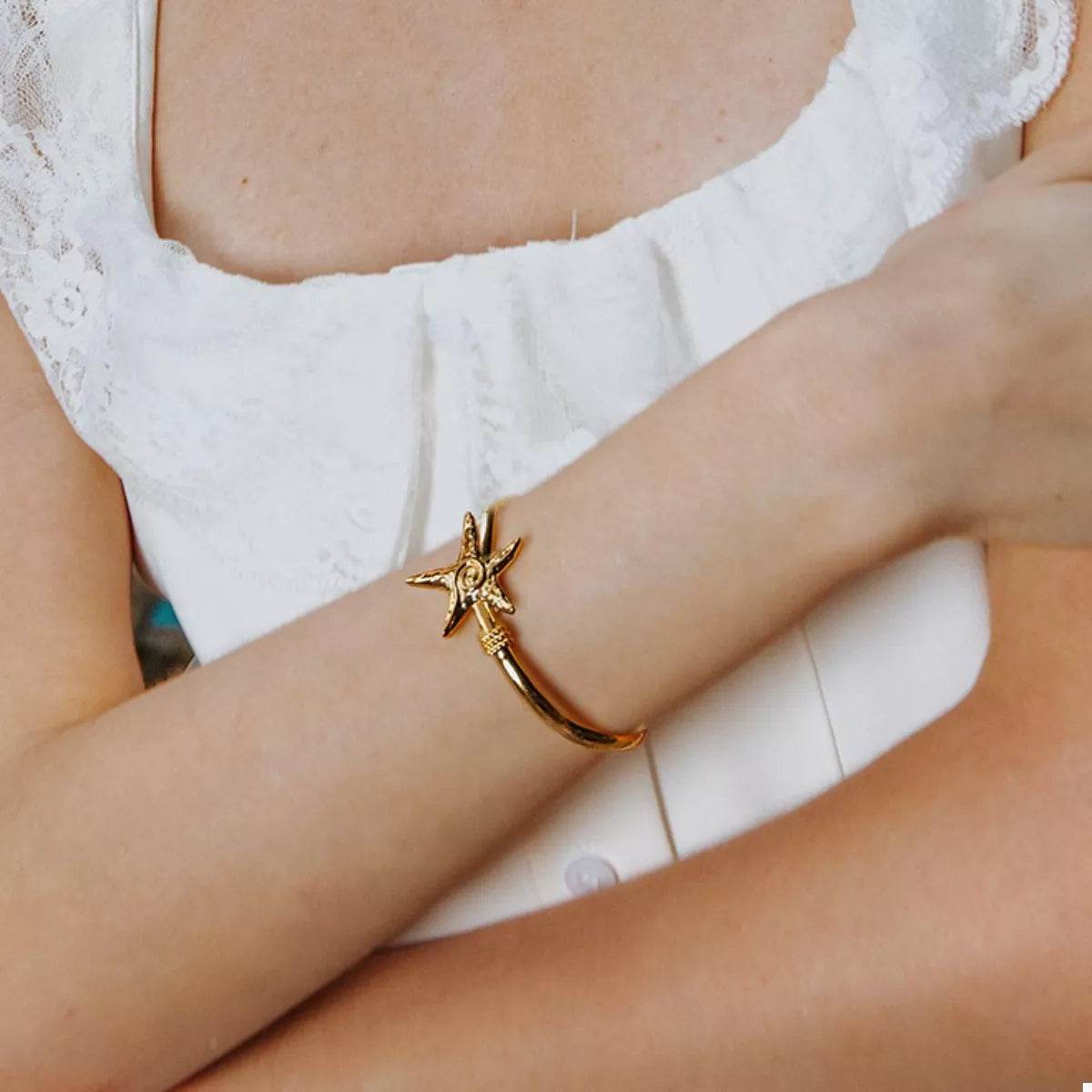 18K Gold-Plated Starfish Open Bracelet - ELY VESSA LLC