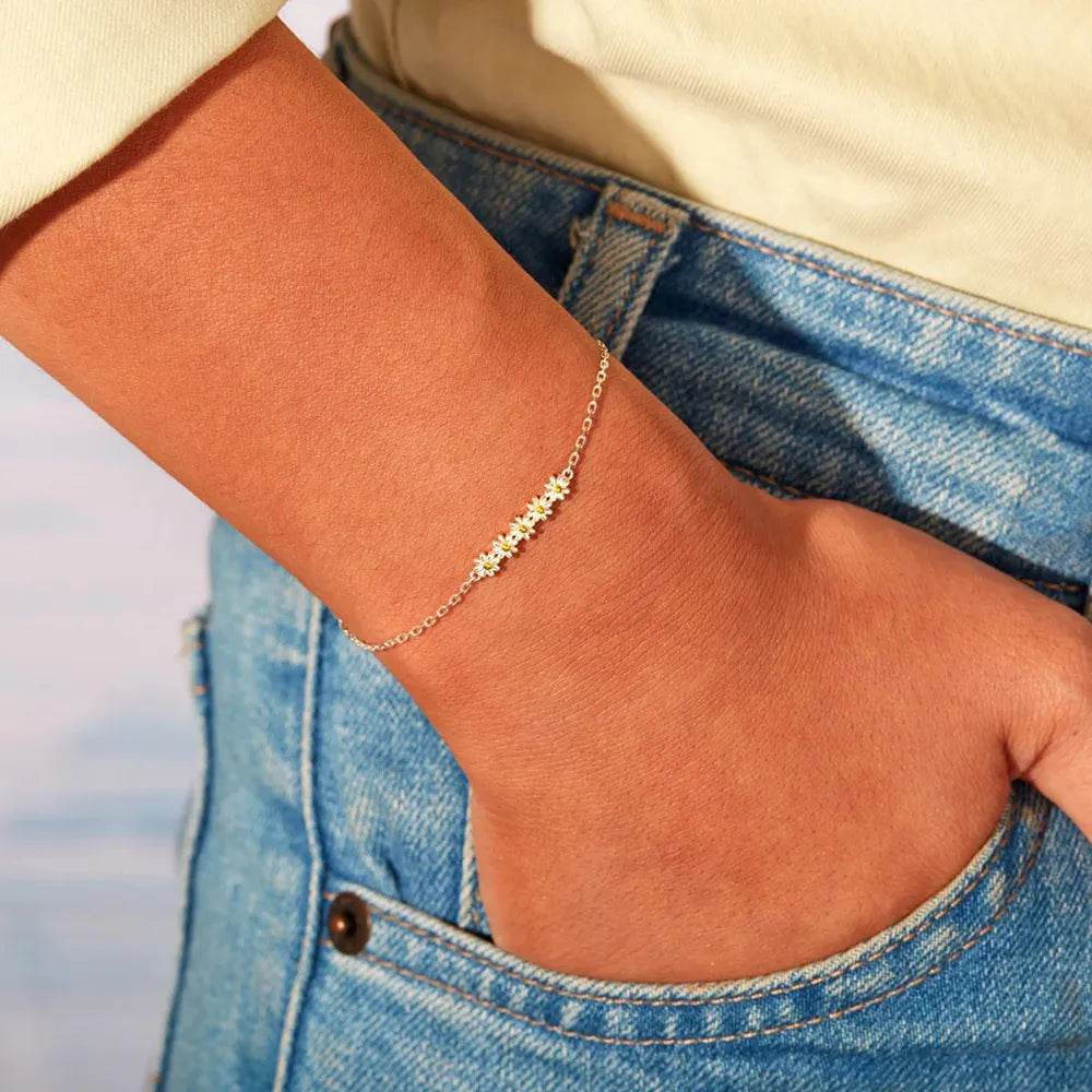 Daisy Shape Spring Ring Closure Bracelet - ELY VESSA LLC