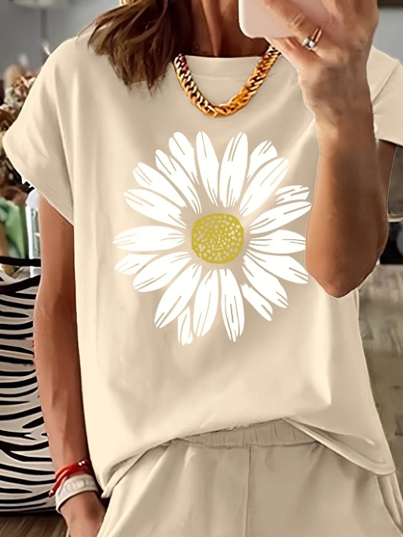 Daisy Short Sleeve Top and Shorts Two Piece Set - ELY VESSA LLC
