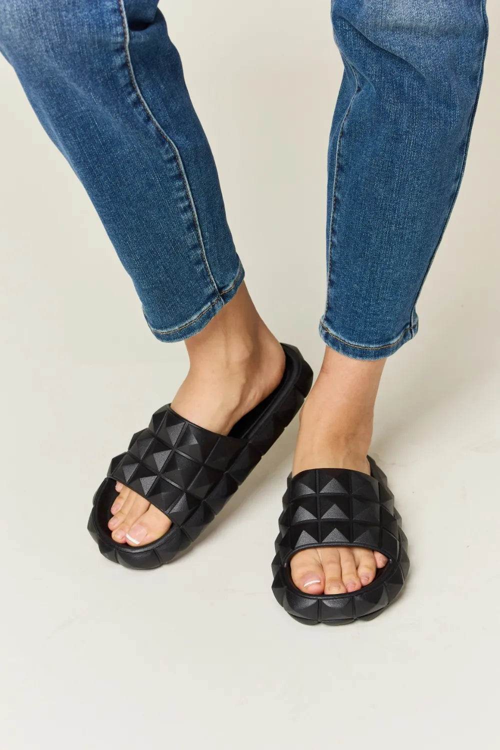 WILD DIVA Pyramid Stud Toe Band Footbed Sandals - ELY VESSA LLC