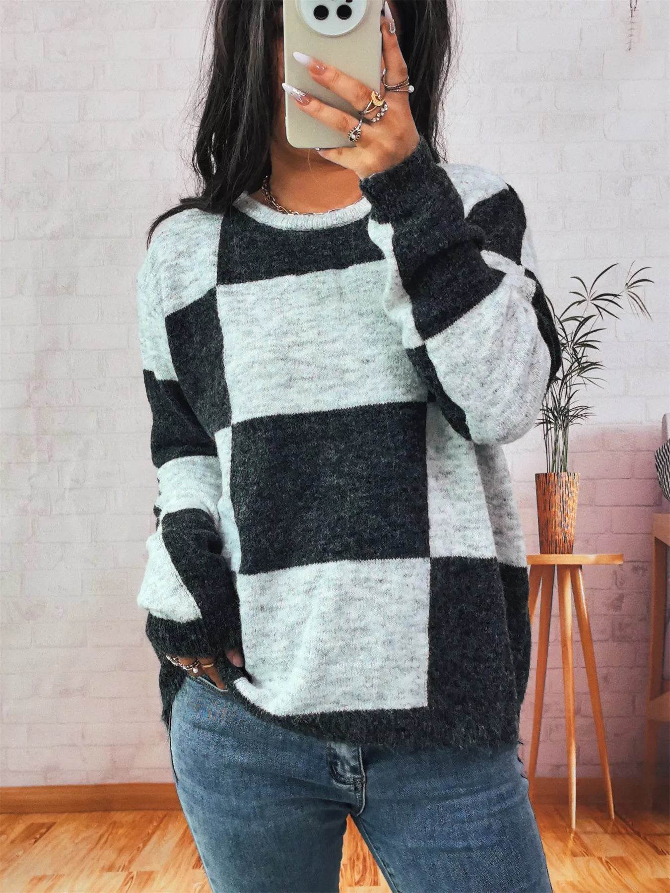 Color Block Round Neck Sweater - ELY VESSA LLC