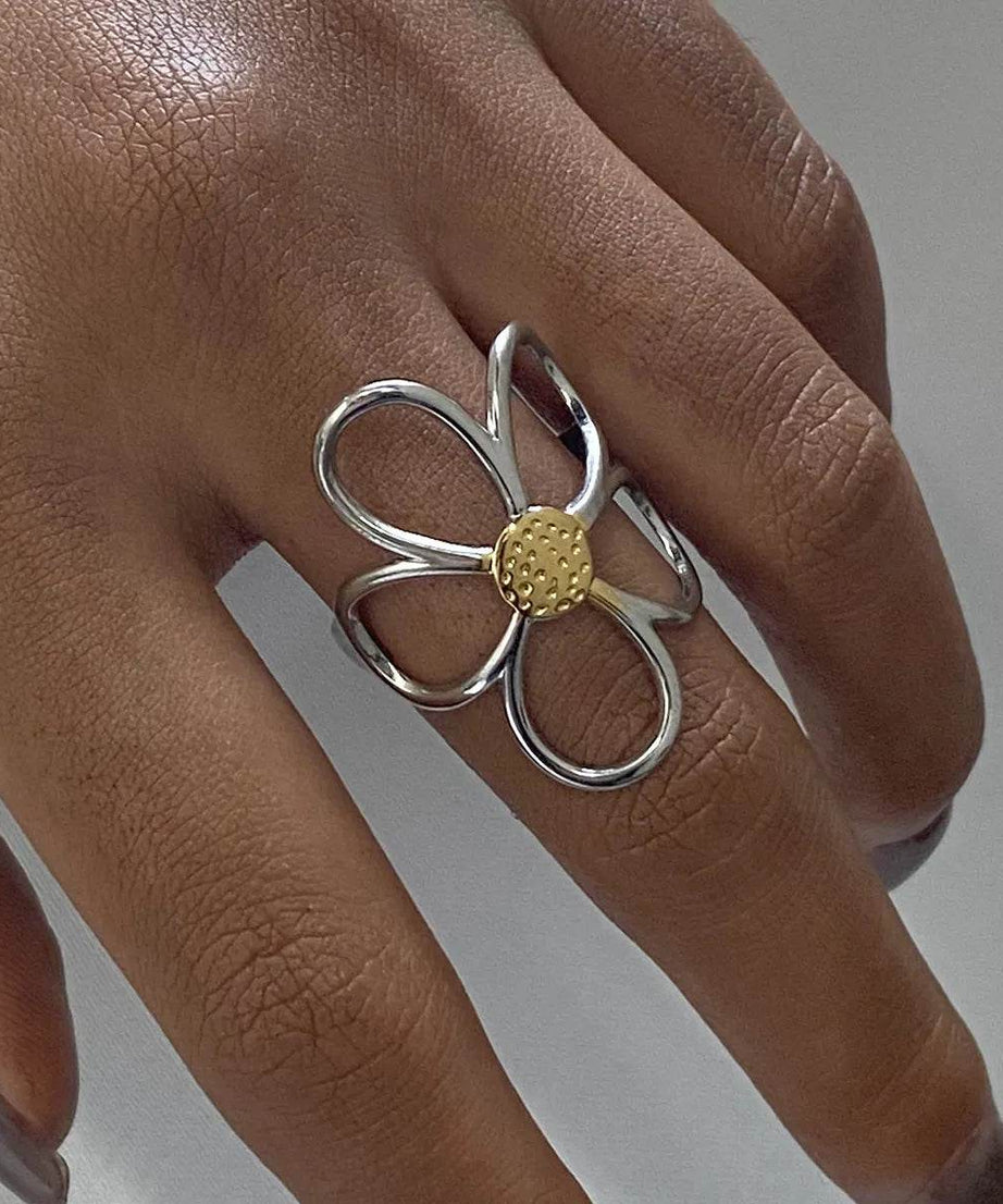 Two-Tone Daisy Flower Ring - ELY VESSA LLC