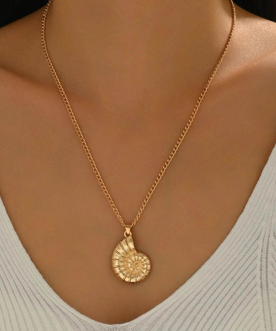 18K Gold-Plated Shell Pendant Necklace - ELY VESSA LLC